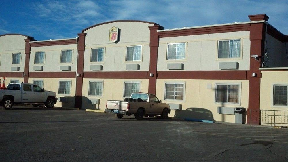 Super 8 By Wyndham Douglas Exterior photo