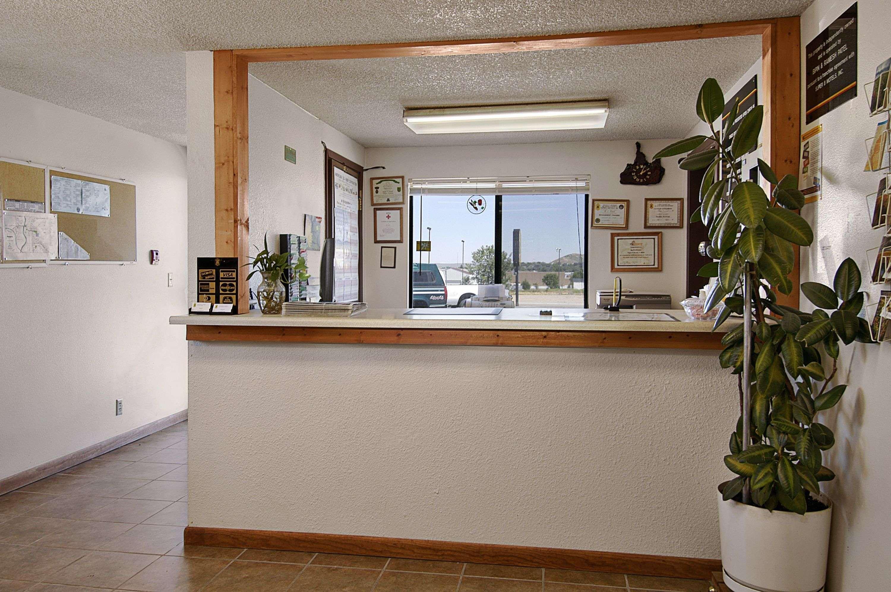 Super 8 By Wyndham Douglas Exterior photo